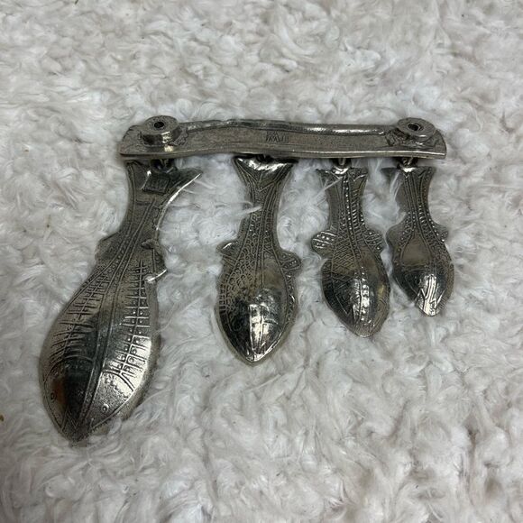 Vintage Tin Woodsman TWpewter set of four Fish measuring spoons with wall hanger - Picture 10 of 14
